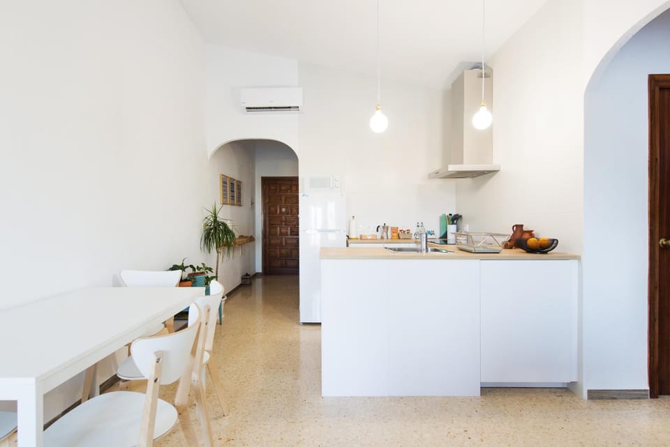 Kitchen or kitchenette, Dining area, internet, air conditioner