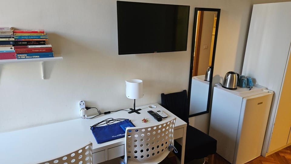 Coffee/tea facilities, minibar