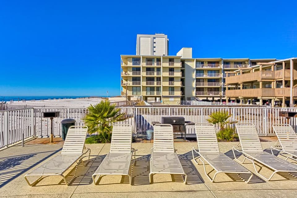 Legacy 502 Apartment in West Beach