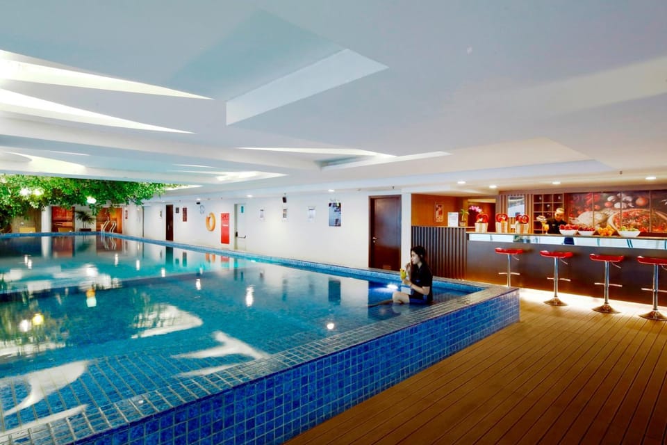 Swimming pool, Swimming pool