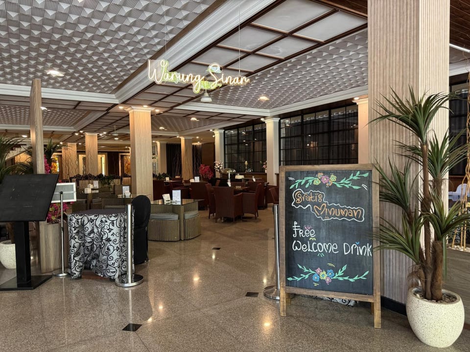 Restaurant/places to eat, Restaurant/places to eat