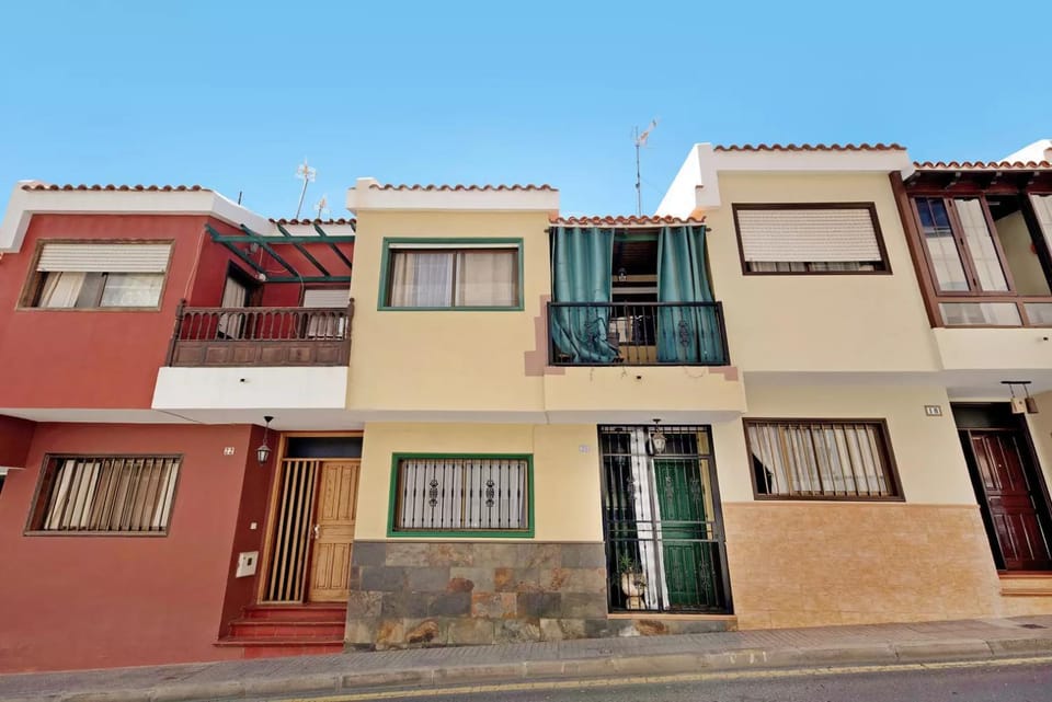 Property building, Day, Neighbourhood, Street view