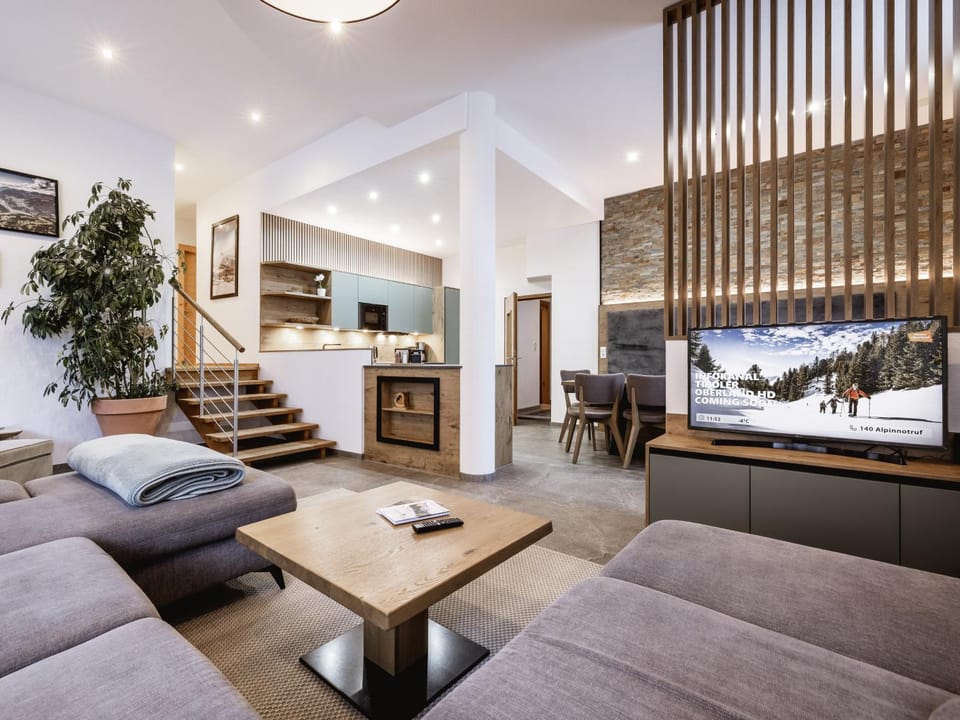 TV and multimedia, Kitchen or kitchenette, Living room, Seating area