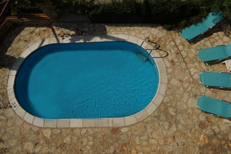 Swimming pool, Swimming pool