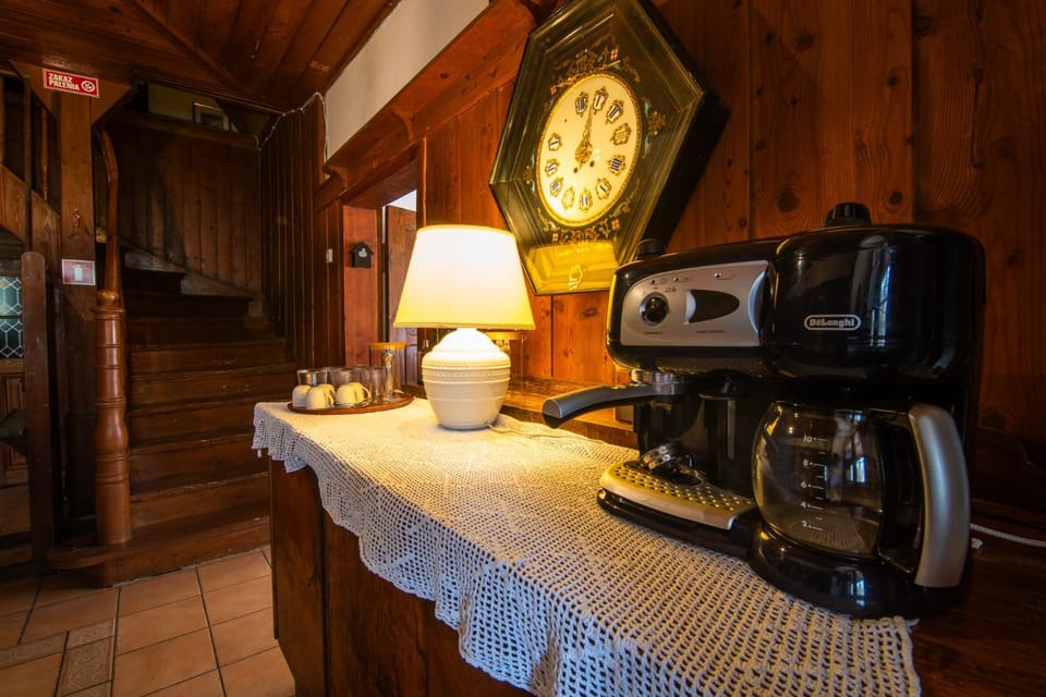 Facade/entrance, Coffee/tea facilities