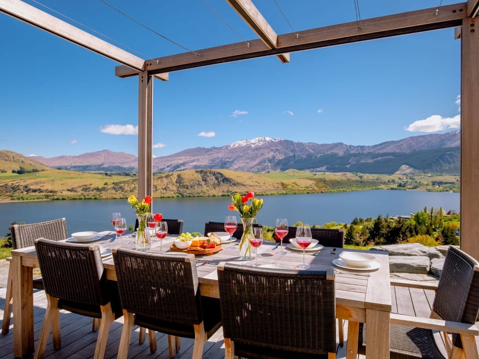 Balcony/Terrace, Lake view, Mountain view