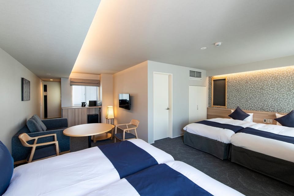 Bed, TV and multimedia, Kitchen or kitchenette, Living room, Photo of the whole room, Seating area, Bedroom, air conditioner