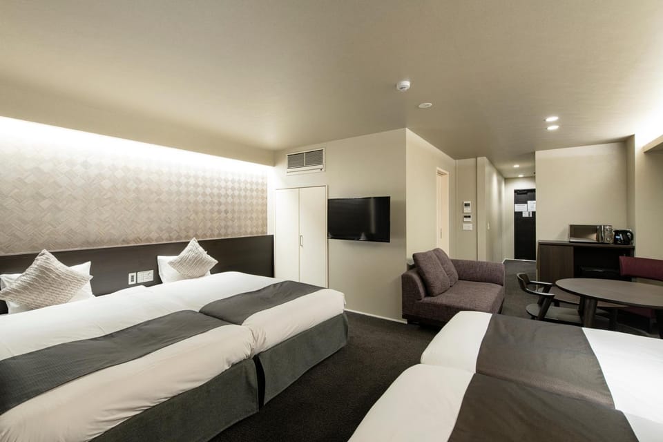 Communal lounge/ TV room, Bed, TV and multimedia, Living room, Photo of the whole room, Seating area, Bedroom, air conditioner