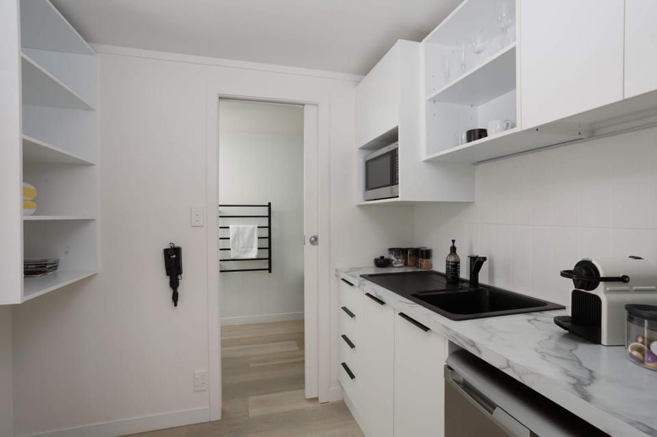 Spacious, Breezy Studio Apartment, Moments from Downtown and Beach Apartment in Bay Of Plenty