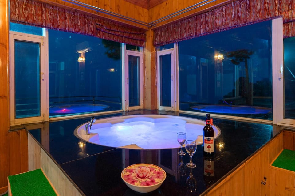 Hot Tub, Swimming pool