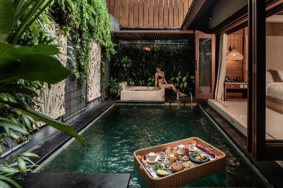 Food and drinks, Swimming pool, Breakfast