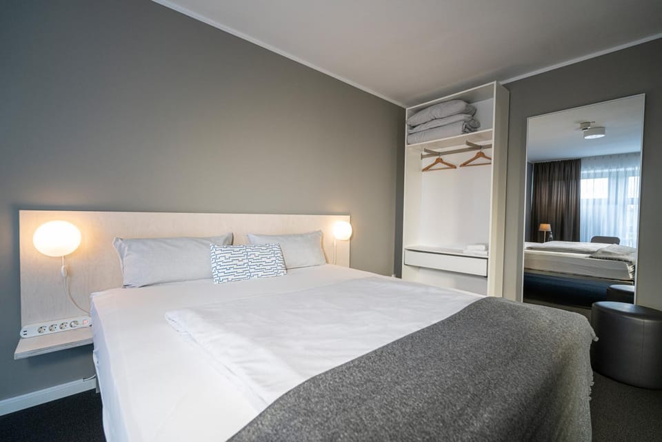 Bed, Photo of the whole room, wardrobe