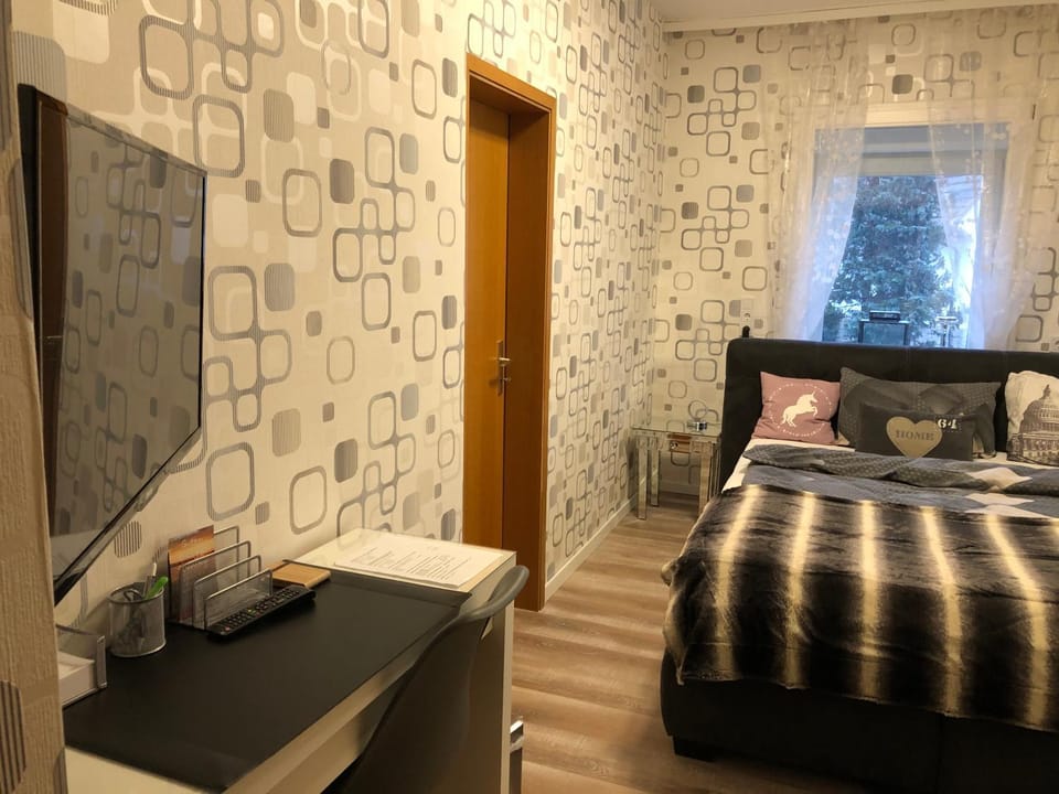 Photo of the whole room, Bedroom