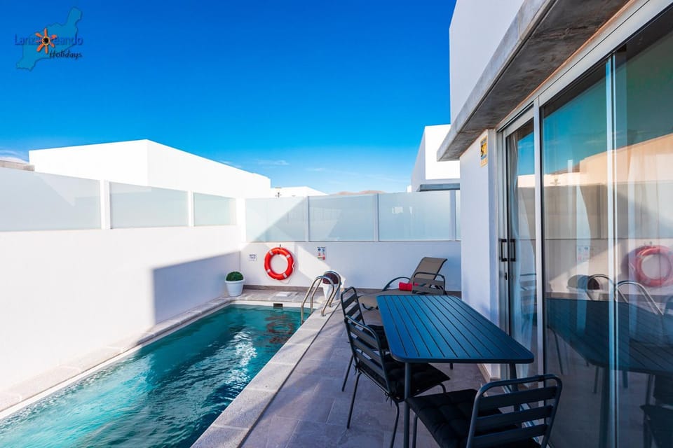 Balcony/Terrace, Dining area, Swimming pool, Swimming pool