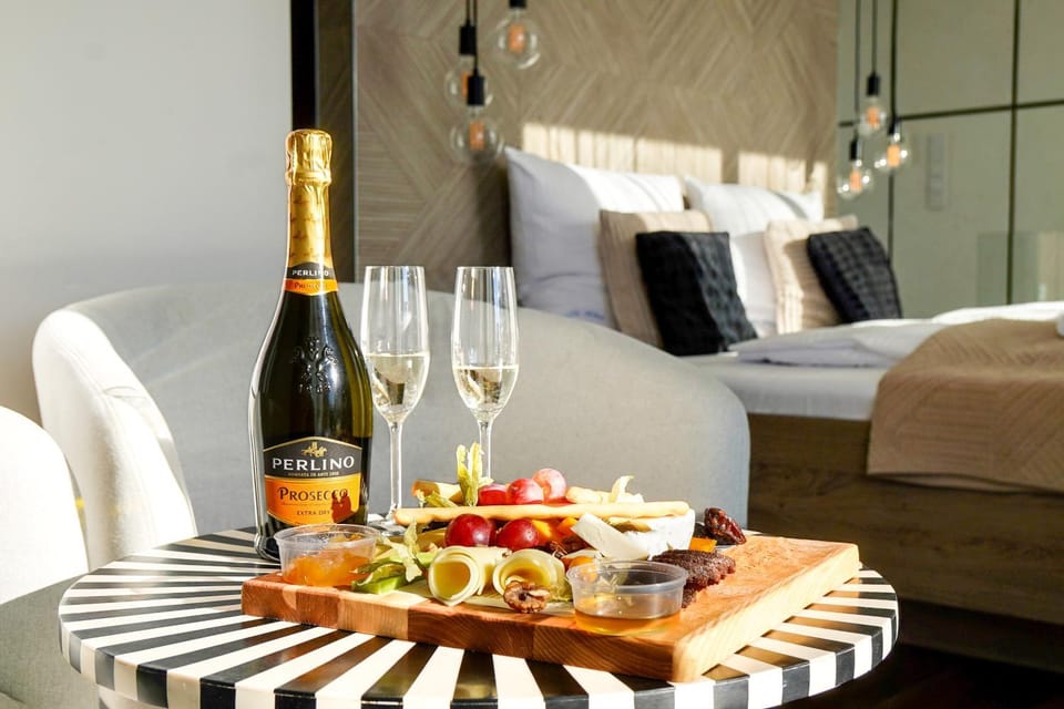 Restaurant/places to eat, Food, Food