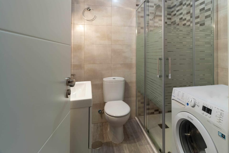 Shower, Shower, Toilet, Bathroom