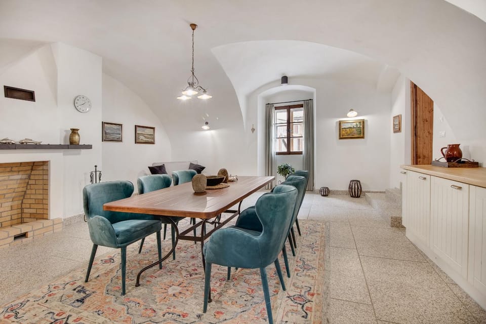 Dining area, flat iron