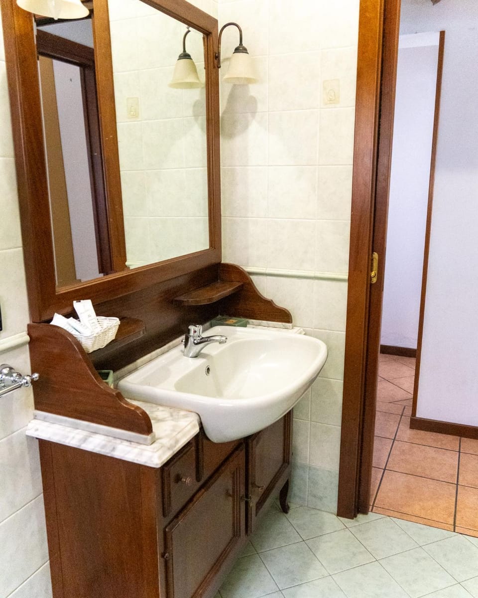 Bathroom, towels