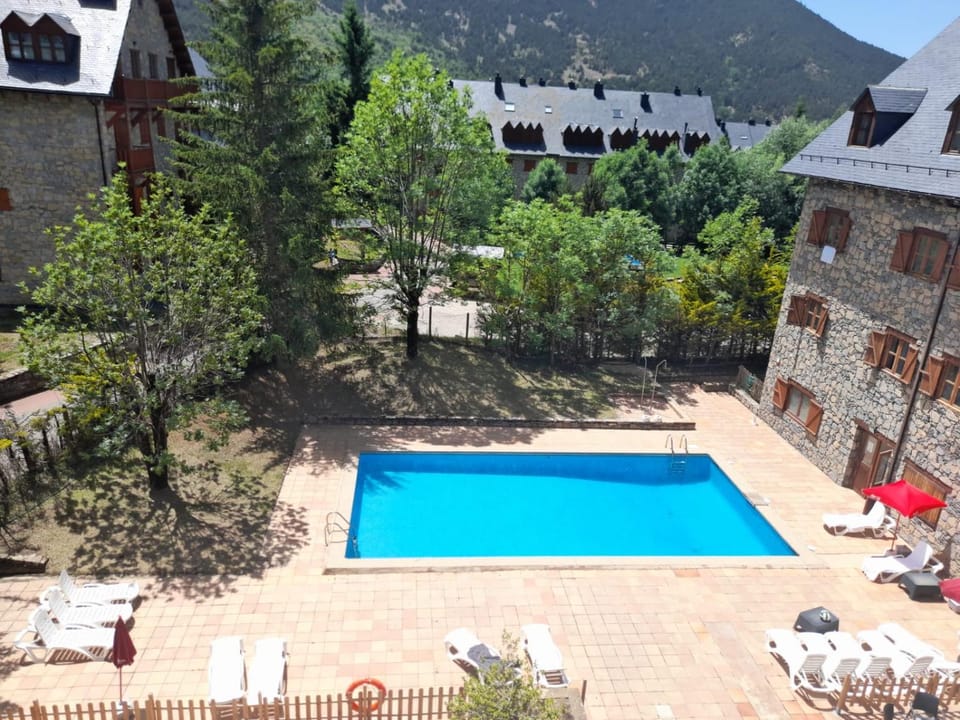 Property building, Swimming pool