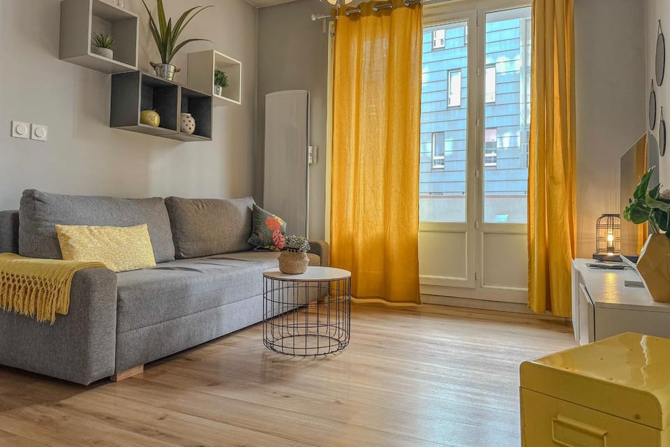 #D6 Hello Sunshine T3 Sleeps 6 Caserne de Bonne Apartment in Grenoble