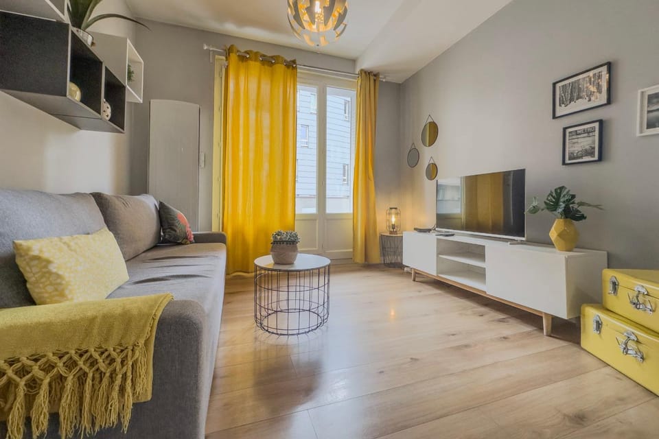 #D6 Hello Sunshine T3 Sleeps 6 Caserne de Bonne Apartment in Grenoble