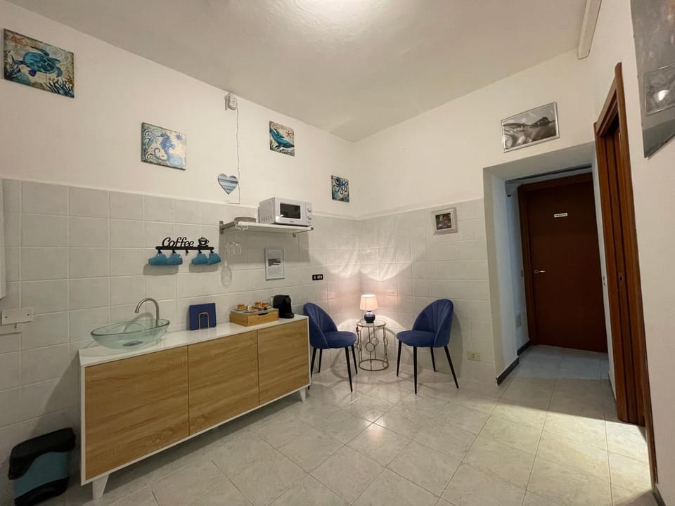 Communal lounge/ TV room, Facade/entrance