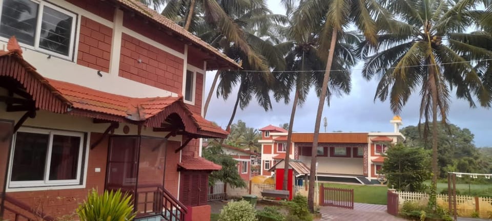 Glucklich Beach Cottages Resort in Karnataka