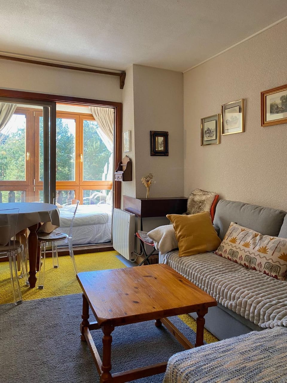 Living room, Photo of the whole room, Seating area, Dining area