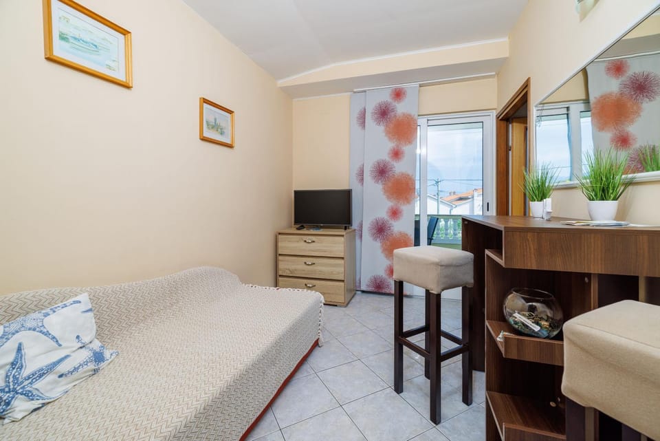Dining area, Bedroom