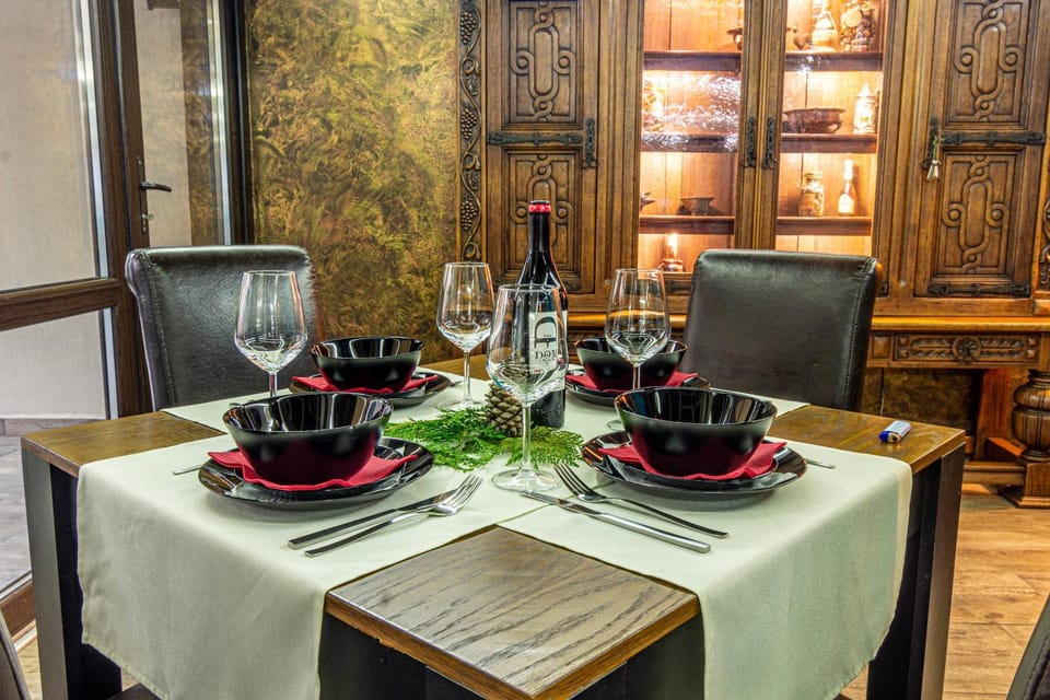 Restaurant/places to eat, Food and drinks, Food, Dinner, Drinks, Alcoholic drinks, Non alcoholic drinks