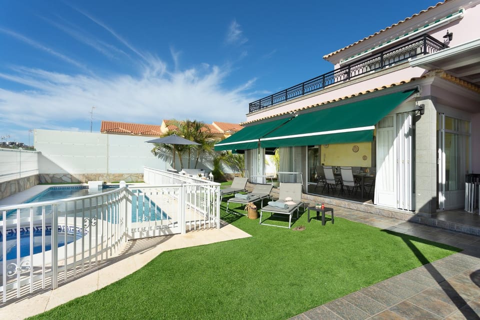 Property building, Swimming pool, Swimming pool