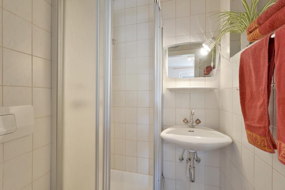 Shower, Bathroom, towels