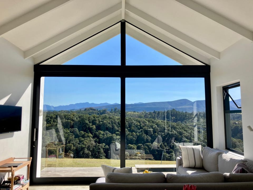 Natural landscape, TV and multimedia, Living room, Seating area, Evening entertainment, Mountain view
