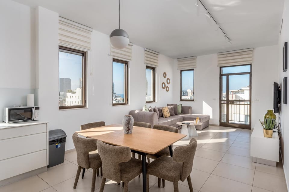 Modern & Bright 3 BDR close to the beach Apartment in Tel Aviv-Yafo