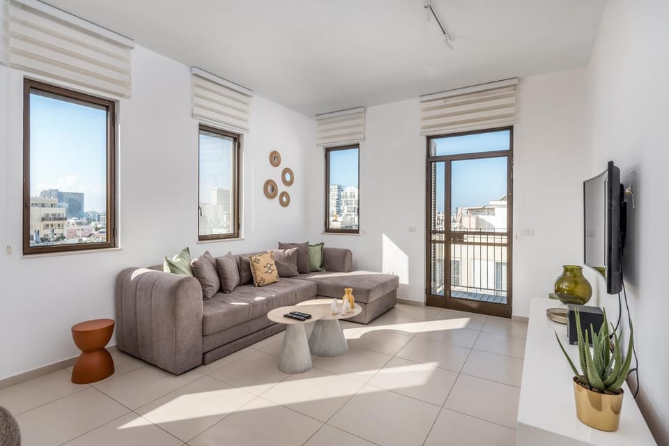 Modern & Bright 3 BDR close to the beach Apartment in Tel Aviv-Yafo