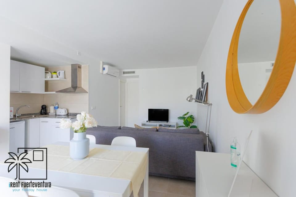 TV and multimedia, Living room, Dining area, internet, air conditioner