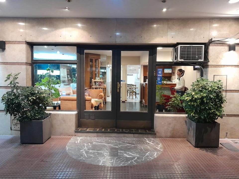 Facade/entrance
