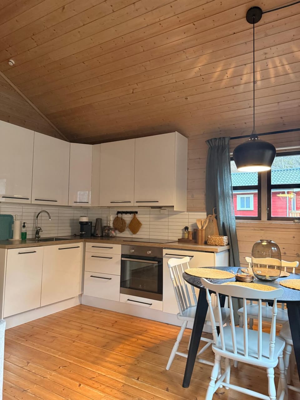 Kitchen or kitchenette, Dining area, dishwasher, oven, stove