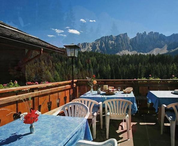 Restaurant/places to eat, Balcony/Terrace