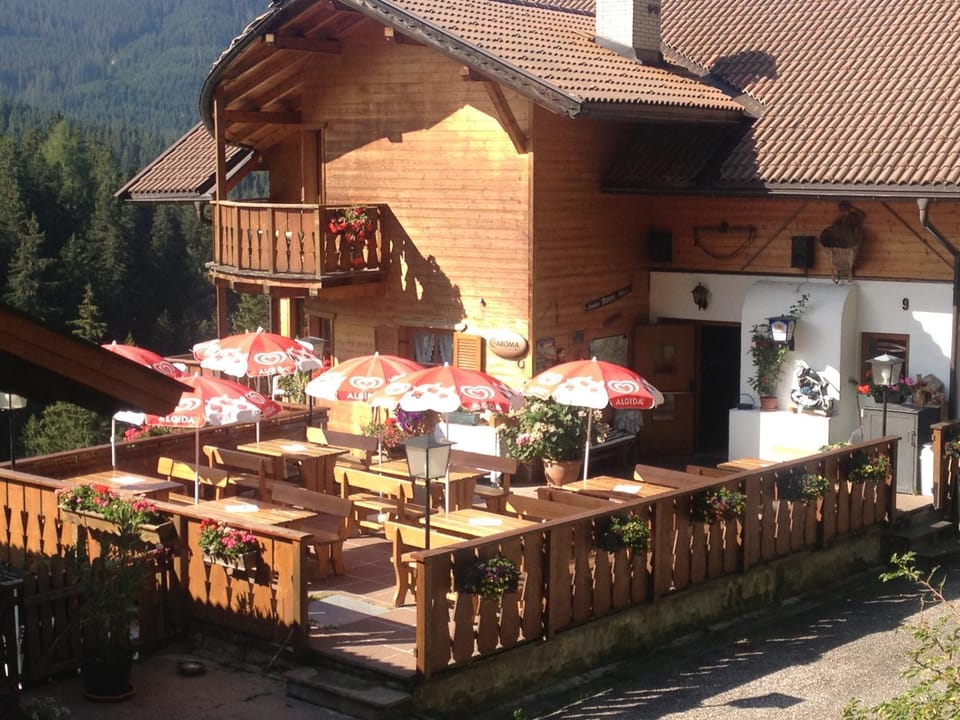 Restaurant/places to eat, Balcony/Terrace