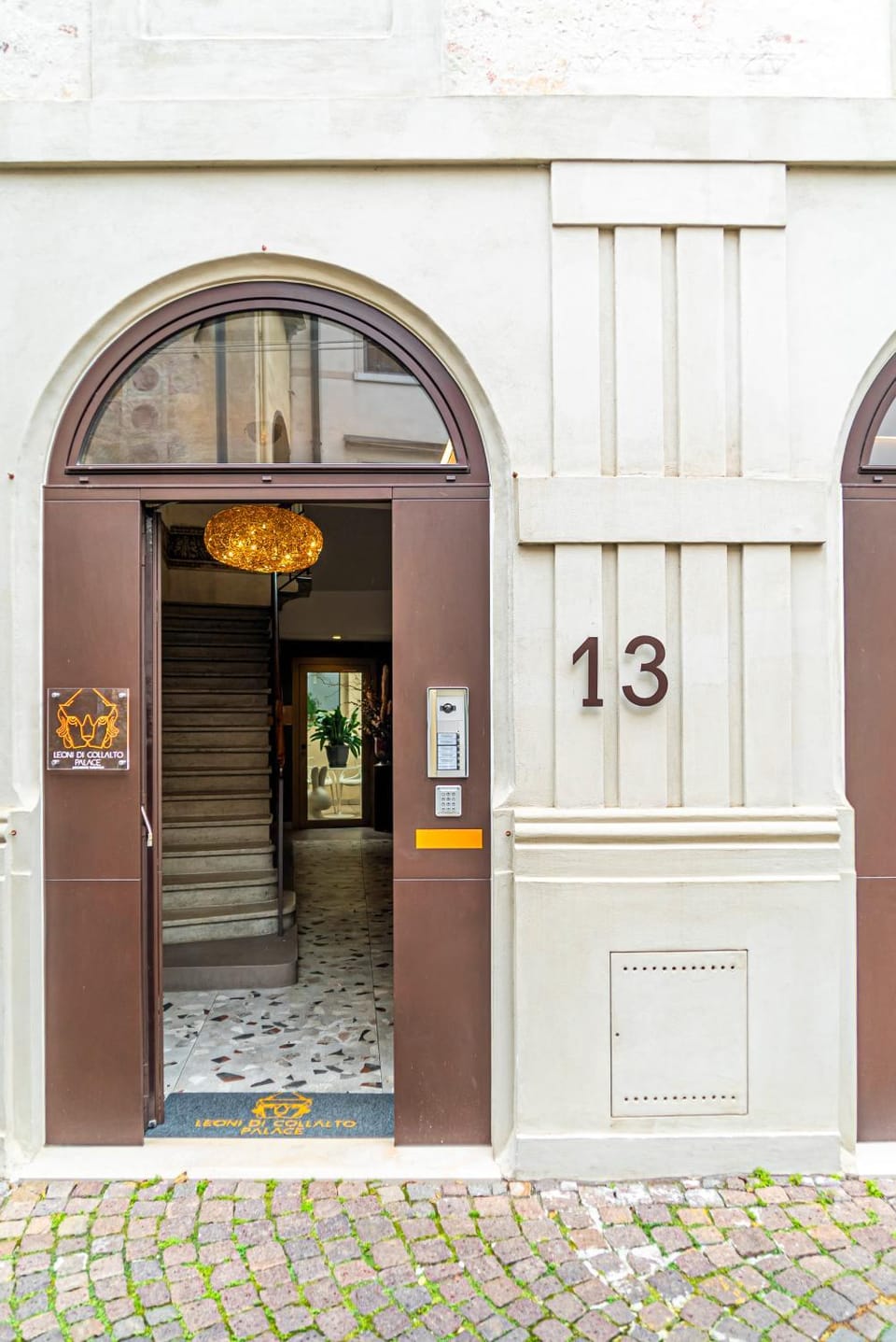 Facade/entrance