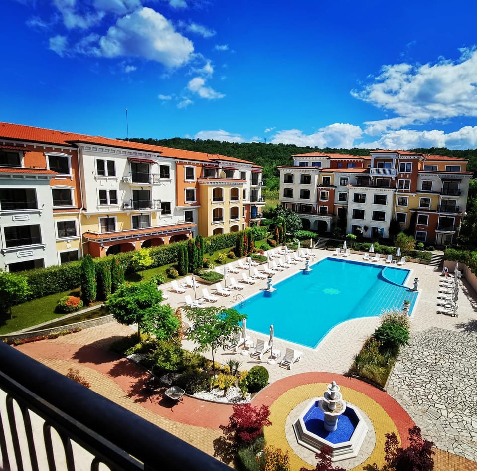 Pool view, Swimming pool