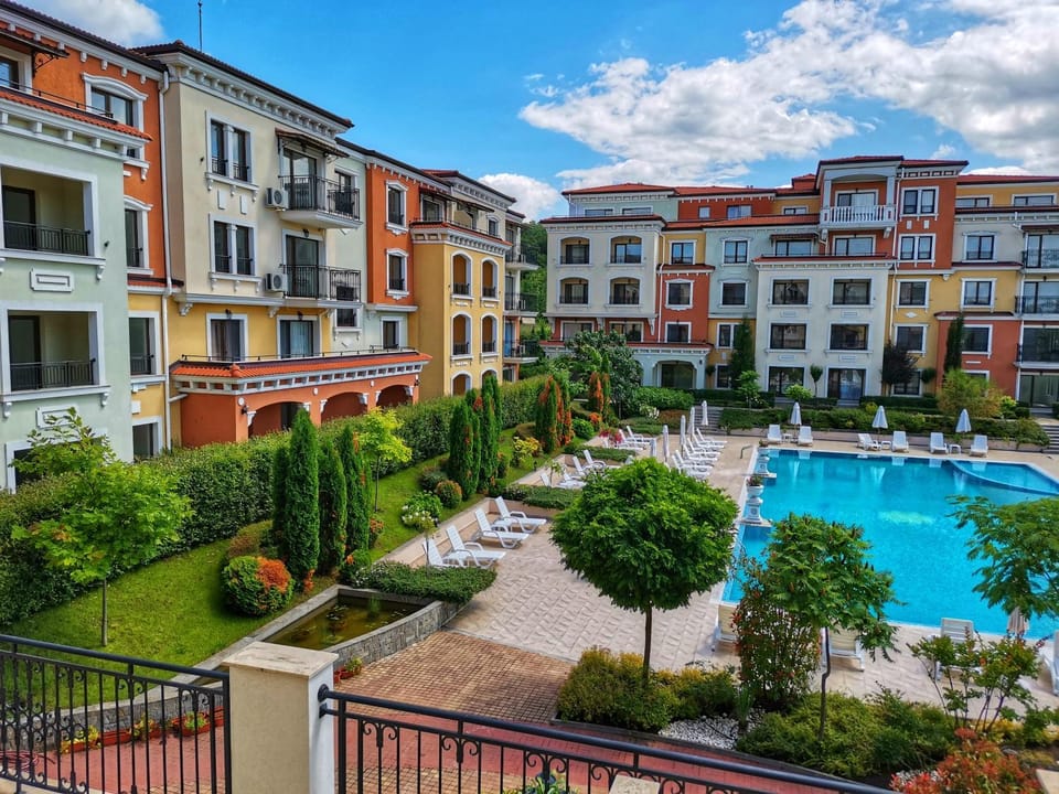 Property building, Pool view