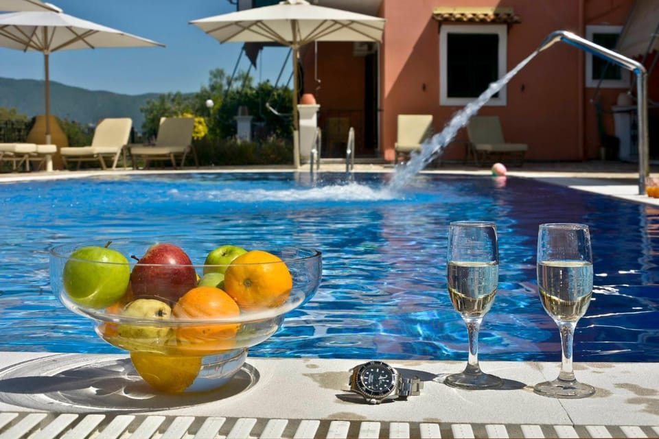 Patio, Day, Natural landscape, Food and drinks, Mountain view, Pool view, Swimming pool, sunbed