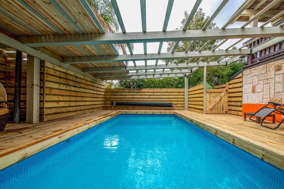 Swimming pool, Swimming pool