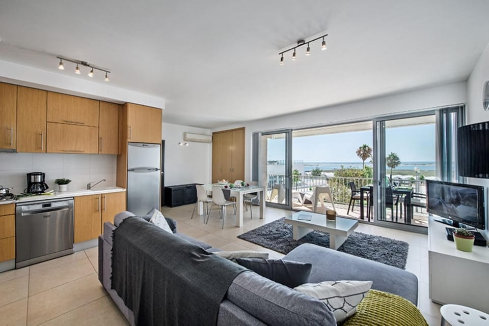 Natural landscape, TV and multimedia, Balcony/Terrace, Kitchen or kitchenette, Living room, Seating area, Dining area, Sea view, minibar, pet friendly, stove