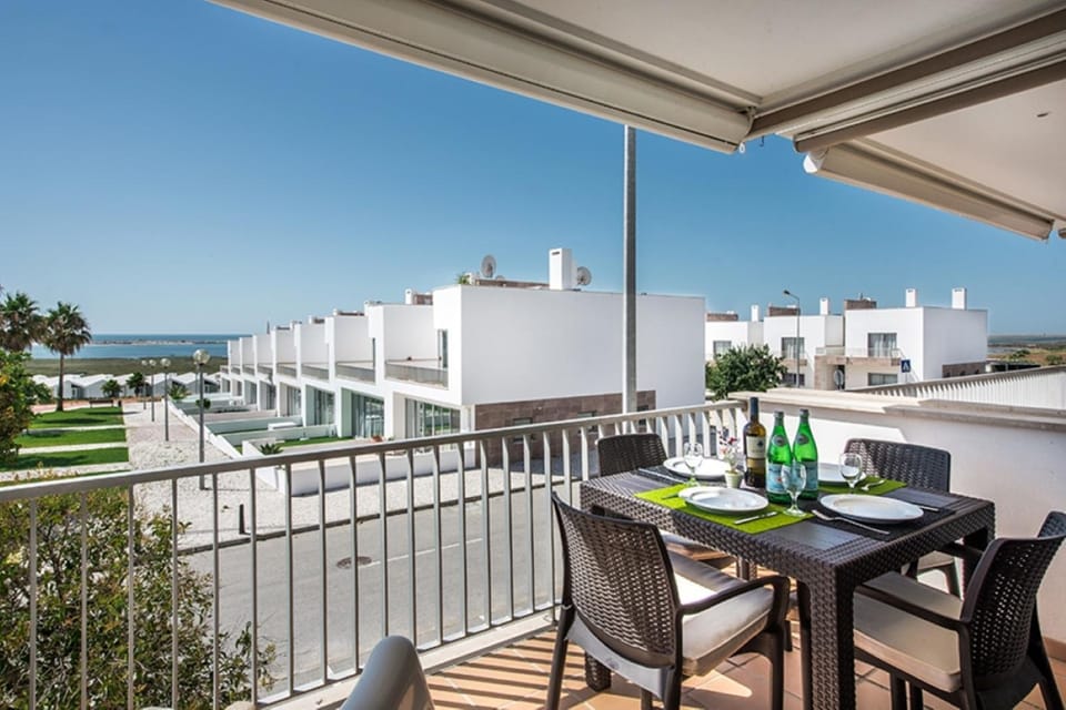 Patio, Day, Natural landscape, View (from property/room), Balcony/Terrace, Dining area, Pool view, Sea view