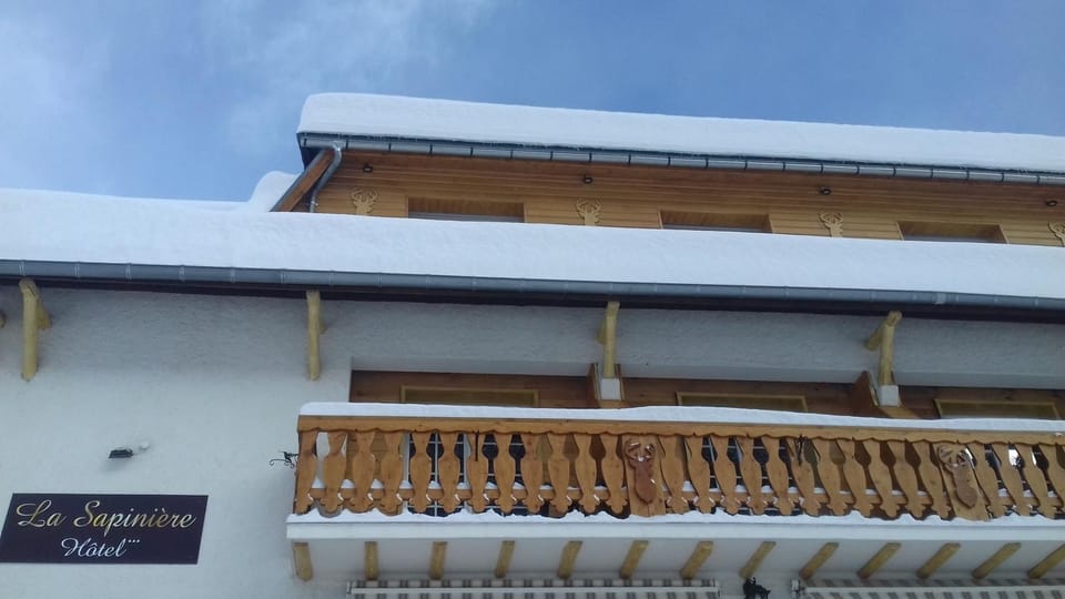 Property building, Day, Winter, Balcony/Terrace