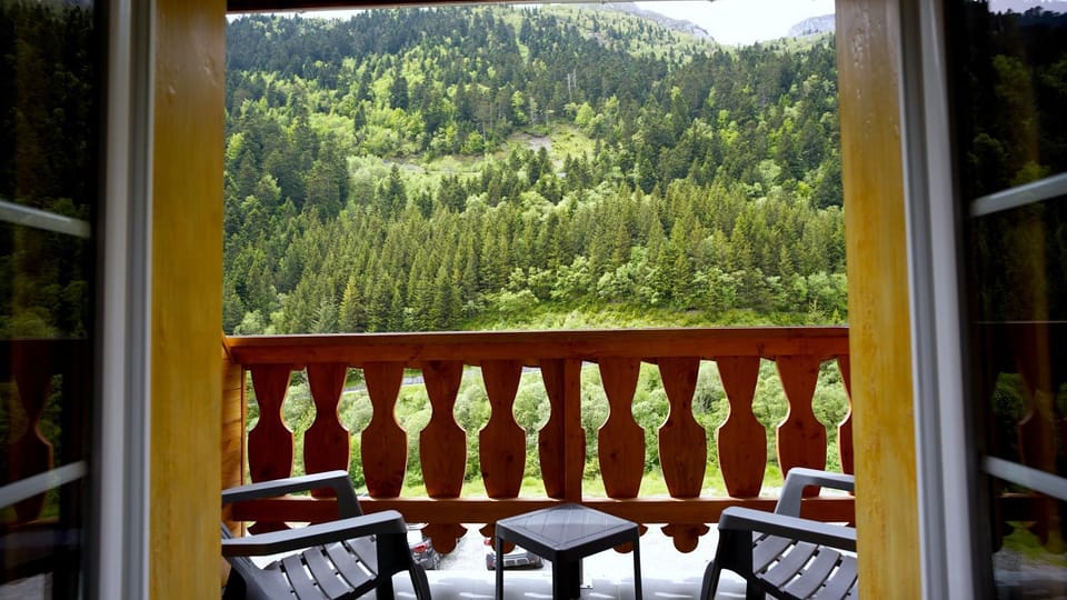 Patio, Spring, Day, Natural landscape, View (from property/room), Balcony/Terrace, Mountain view