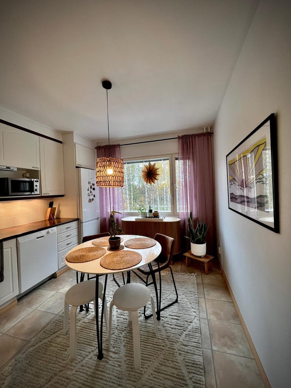 Kitchen or kitchenette, Dining area, oven